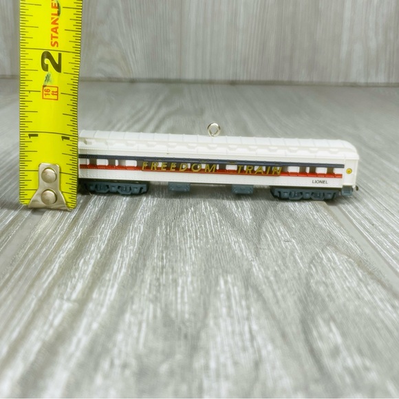 Hallmark Christmas Ornament 2007 Freedom Train Sleeper Lionel train collection - Picture 7 of 7